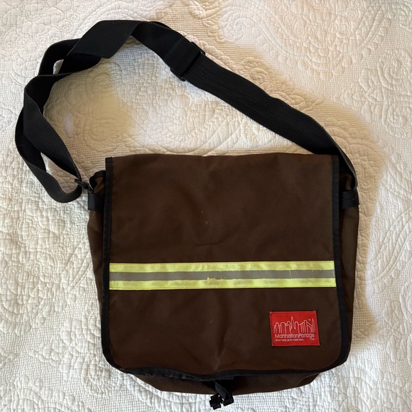 Manhattan Portage DJ Messenger Bag with Reflective Stripe - Picture 1 of 9